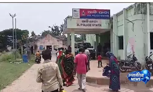 Kendrapara में नाबालिग बेटी का दावा, चाचा ने पिता को जहर देकर मार डाला Kendrapara में नाबालिग बेटी का दावा, चाचा ने पिता को जहर देकर मार डाला
