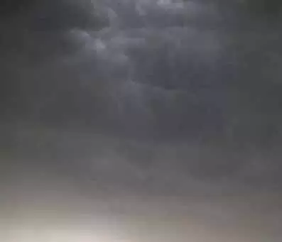 आज कहीं भारी बारिश, तो कहीं आंधी-तूफान का अलर्ट आज कहीं भारी बारिश, तो कहीं आंधी-तूफान का अलर्ट