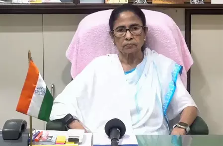 इंडिया गठबंधन की बैठक के बाद फिर साथ दिखीं सोनिया और ममता, विपक्षी एकजुटता को लेकर चर्चाएं तेज इंडिया गठबंधन की बैठक के बाद फिर साथ दिखीं सोनिया और ममता, विपक्षी एकजुटता को लेकर चर्चाएं तेज