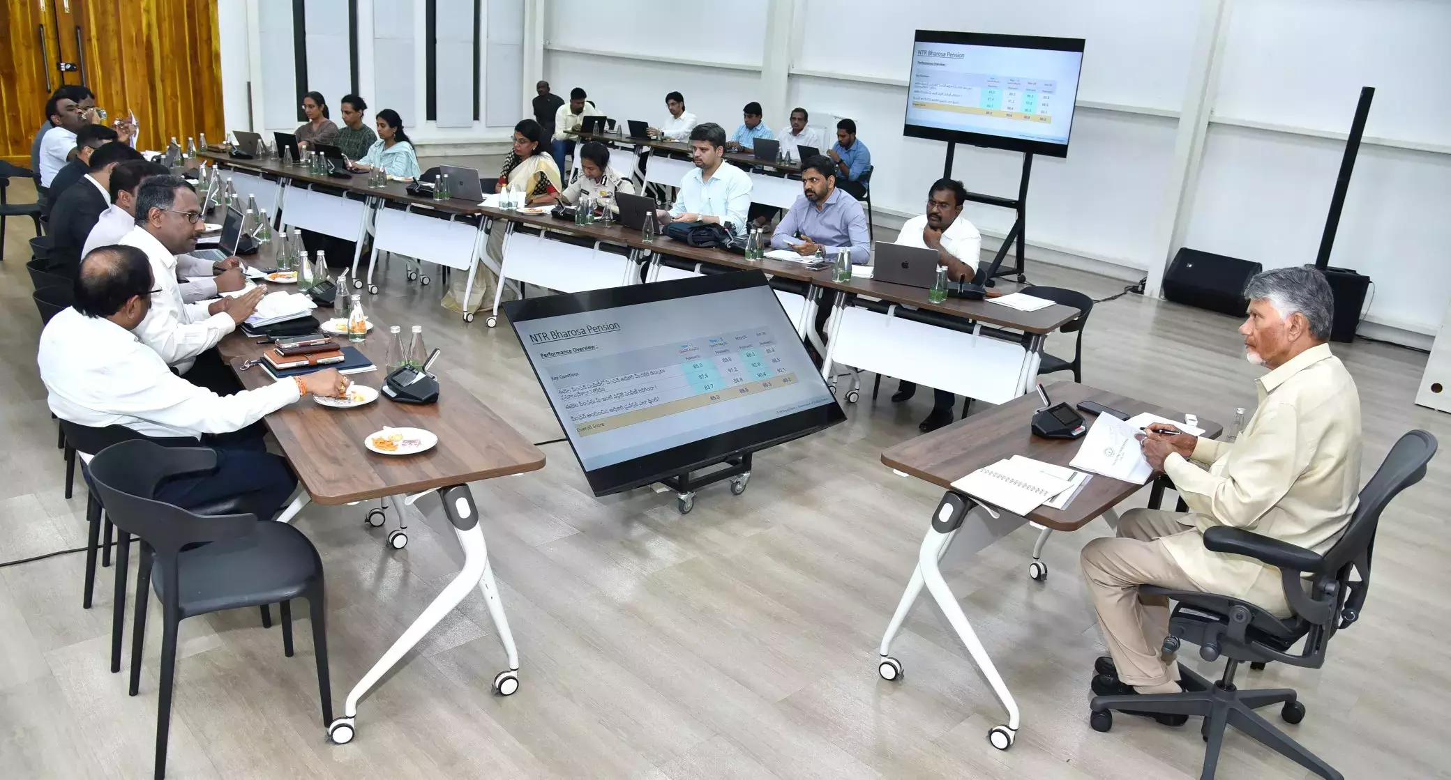 Andhra के CM ने ऑनलाइन सरकारी सेवाओं के लिए ऐप को बढ़ावा दिया Andhra के CM ने ऑनलाइन सरकारी सेवाओं के लिए ऐप को बढ़ावा दिया