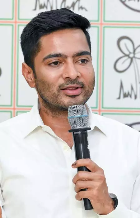 सीआईडी के समन के खिलाफ अभिषेक बनर्जी की याचिका पर कलकत्ता हाईकोर्ट में सुनवाई आज सीआईडी के समन के खिलाफ अभिषेक बनर्जी की याचिका पर कलकत्ता हाईकोर्ट में सुनवाई आज