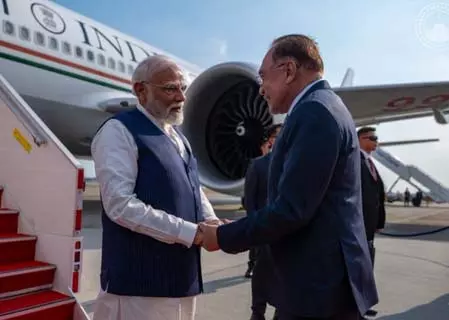 मलेशिया के प्रधानमंत्री अनवर इब्राहिम ने पीएम मोदी को ऐतिहासिक उपलब्धि पर दी बधाई मलेशिया के प्रधानमंत्री अनवर इब्राहिम ने पीएम मोदी को ऐतिहासिक उपलब्धि पर दी बधाई