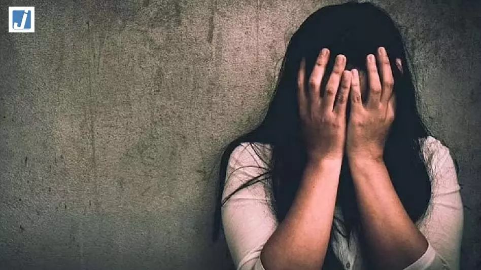 16 साल की लड़की के साथ 5 युवकों ने किया गैंगरेप, किया किडनैप, सभी आरोपी फरार 16 साल की लड़की के साथ 5 युवकों ने किया गैंगरेप, किया किडनैप, सभी आरोपी फरार