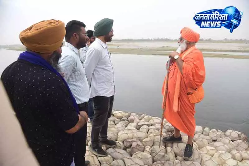 Jalandhar किसानों की पहल से सतलुज बाढ़ पर राहत Jalandhar किसानों की पहल से सतलुज बाढ़ पर राहत