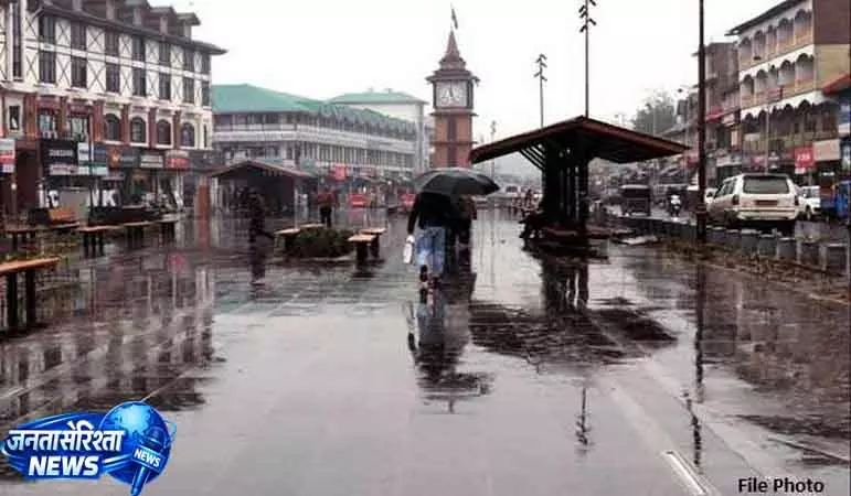 Kashmir के कुछ हिस्सों में ओले गिरे, भारी बारिश हुई; जम्मू में लू चली