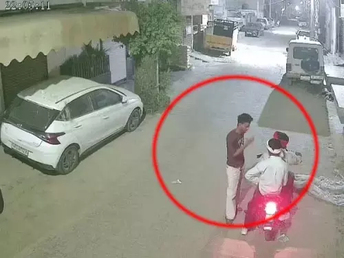 युवक की चाकुओं से गोदकर हत्या, लड़की के भाई और उसके साथी ने दिया वारदात को अंजाम युवक की चाकुओं से गोदकर हत्या, लड़की के भाई और उसके साथी ने दिया वारदात को अंजाम