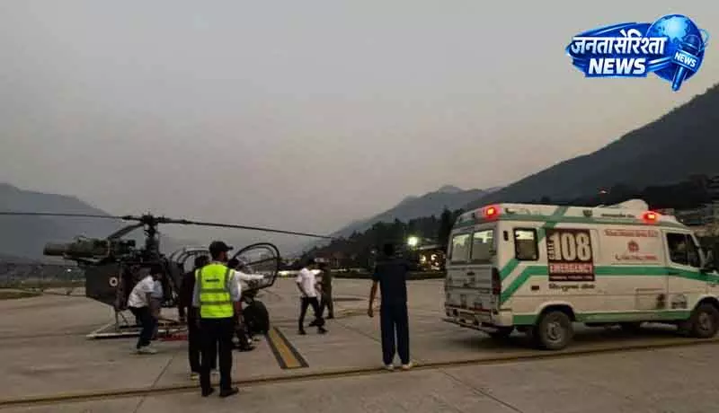 Himachal के कुल्लू में क्रैश के बाद फंसे ब्रिटिश पैराग्लाइडर को IAF ने बचाया Himachal के कुल्लू में क्रैश के बाद फंसे ब्रिटिश पैराग्लाइडर को IAF ने बचाया