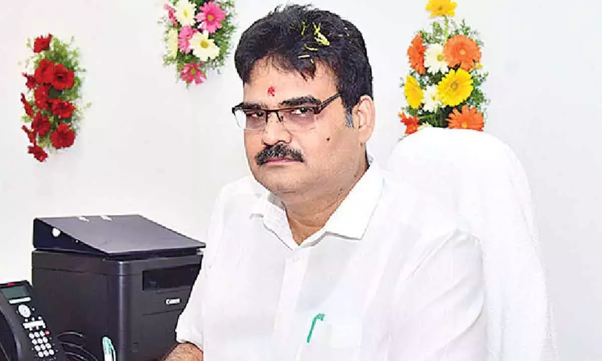 Andhra: दिनाकर ने हेल्थकेयर और दूसरे प्रोग्राम्स का रिव्यू किया Andhra: दिनाकर ने हेल्थकेयर और दूसरे प्रोग्राम्स का रिव्यू किया
