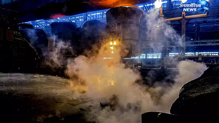 Visakhapatnam स्टील प्लांट हादसा: एक और वर्कर की मौत, मृतकों की संख्या बढ़कर नौ हुई Visakhapatnam स्टील प्लांट हादसा: एक और वर्कर की मौत, मृतकों की संख्या बढ़कर नौ हुई