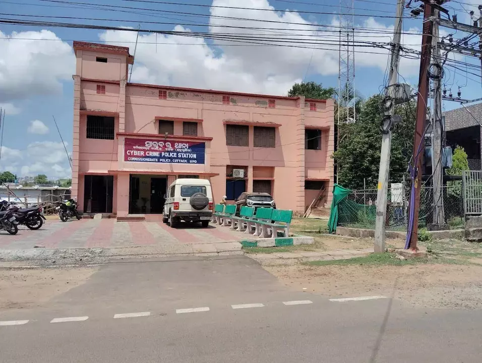कटक: फर्जी ईमेल से RTI जानकारी में दंपति गिरफ्तार कटक: फर्जी ईमेल से RTI जानकारी में दंपति गिरफ्तार