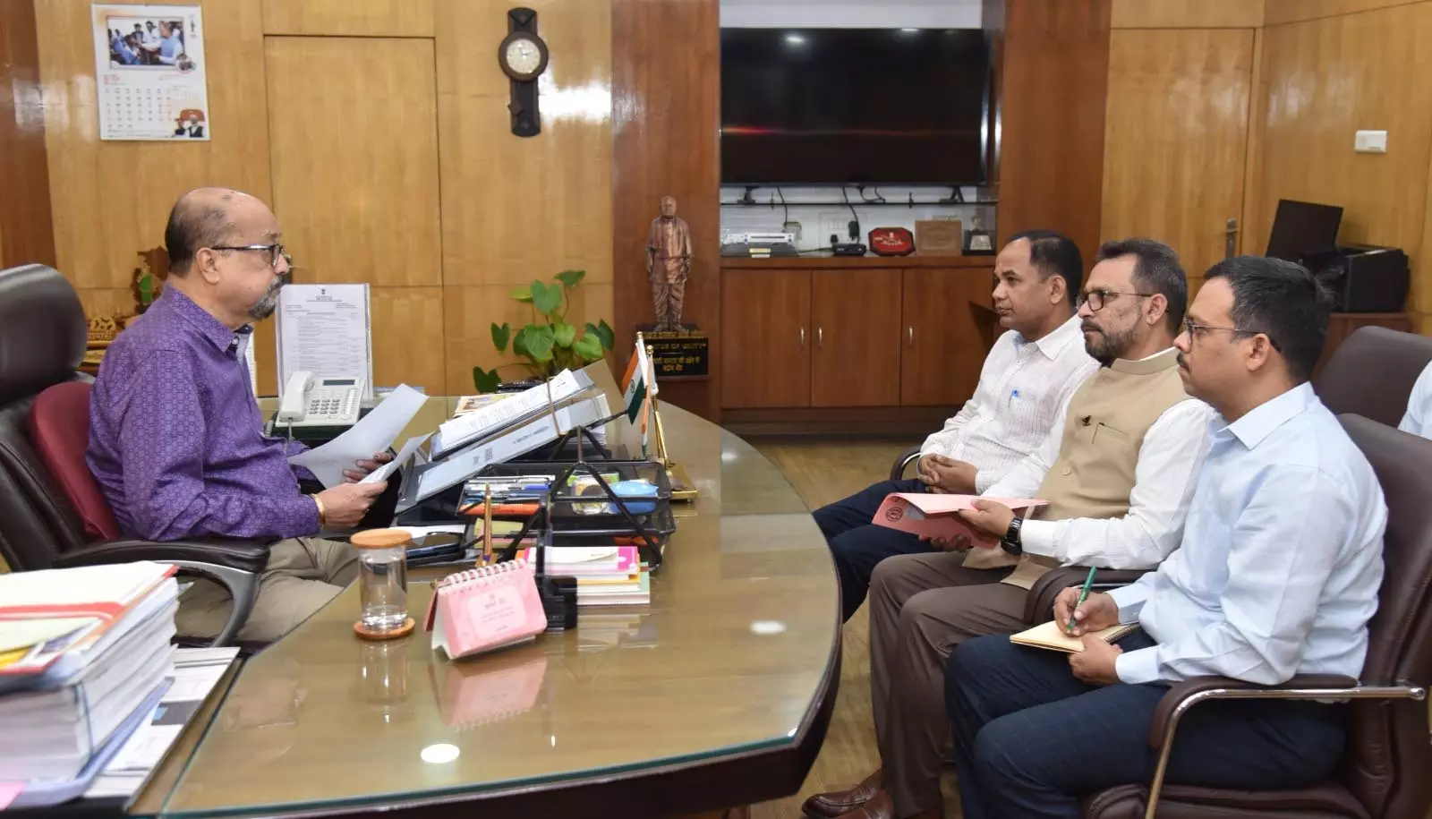 पेड़ों की सुरक्षा और संवर्धन पर समुचित ध्यान देने की आवश्यकता : राज्यपाल डेका पेड़ों की सुरक्षा और संवर्धन पर समुचित ध्यान देने की आवश्यकता : राज्यपाल डेका
