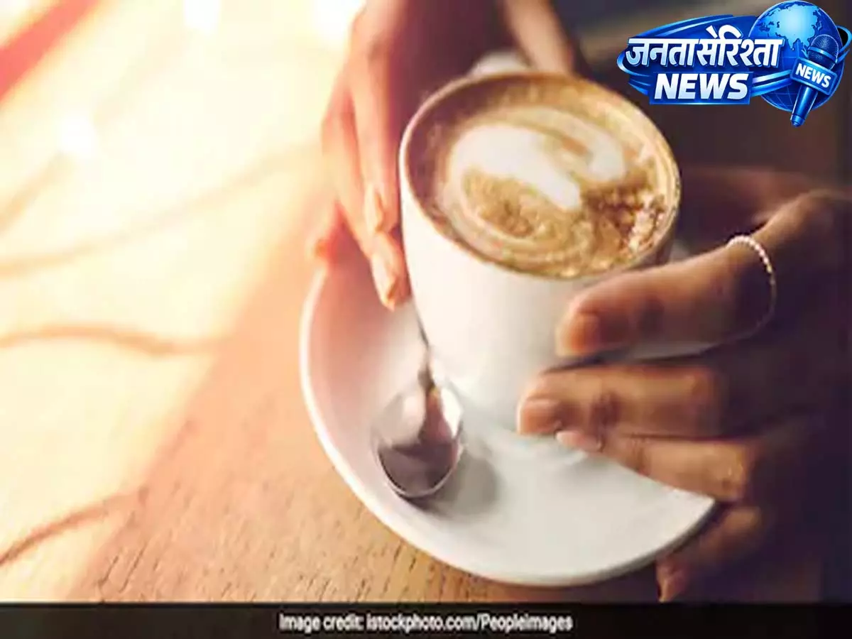 धूप और गर्मी में भी गर्म कॉफी क्यों है हेल्दी ऑप्शन? समझें कारण धूप और गर्मी में भी गर्म कॉफी क्यों है हेल्दी ऑप्शन? समझें कारण