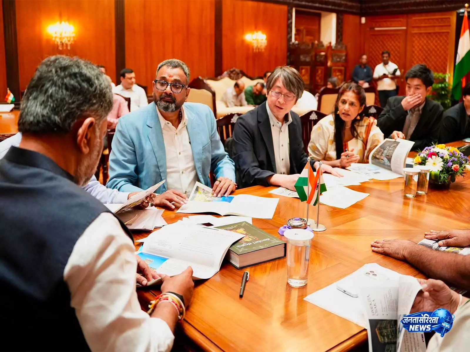 जापानी डेलीगेशन ने कर्नाटक के CM डीके शिवकुमार के साथ भविष्य के लिए तैयार शहरी विकास पर चर्चा की जापानी डेलीगेशन ने कर्नाटक के CM डीके शिवकुमार के साथ भविष्य के लिए तैयार शहरी विकास पर चर्चा की