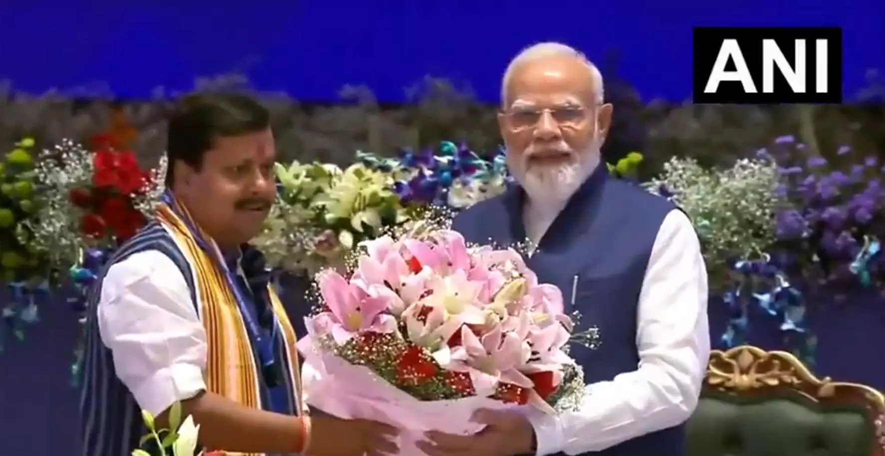 भारत मंडपम में NDA की बड़ी बैठक, प्रधानमंत्री मोदी ने झालमुरी का आनंद लिया भारत मंडपम में NDA की बड़ी बैठक, प्रधानमंत्री मोदी ने झालमुरी का आनंद लिया