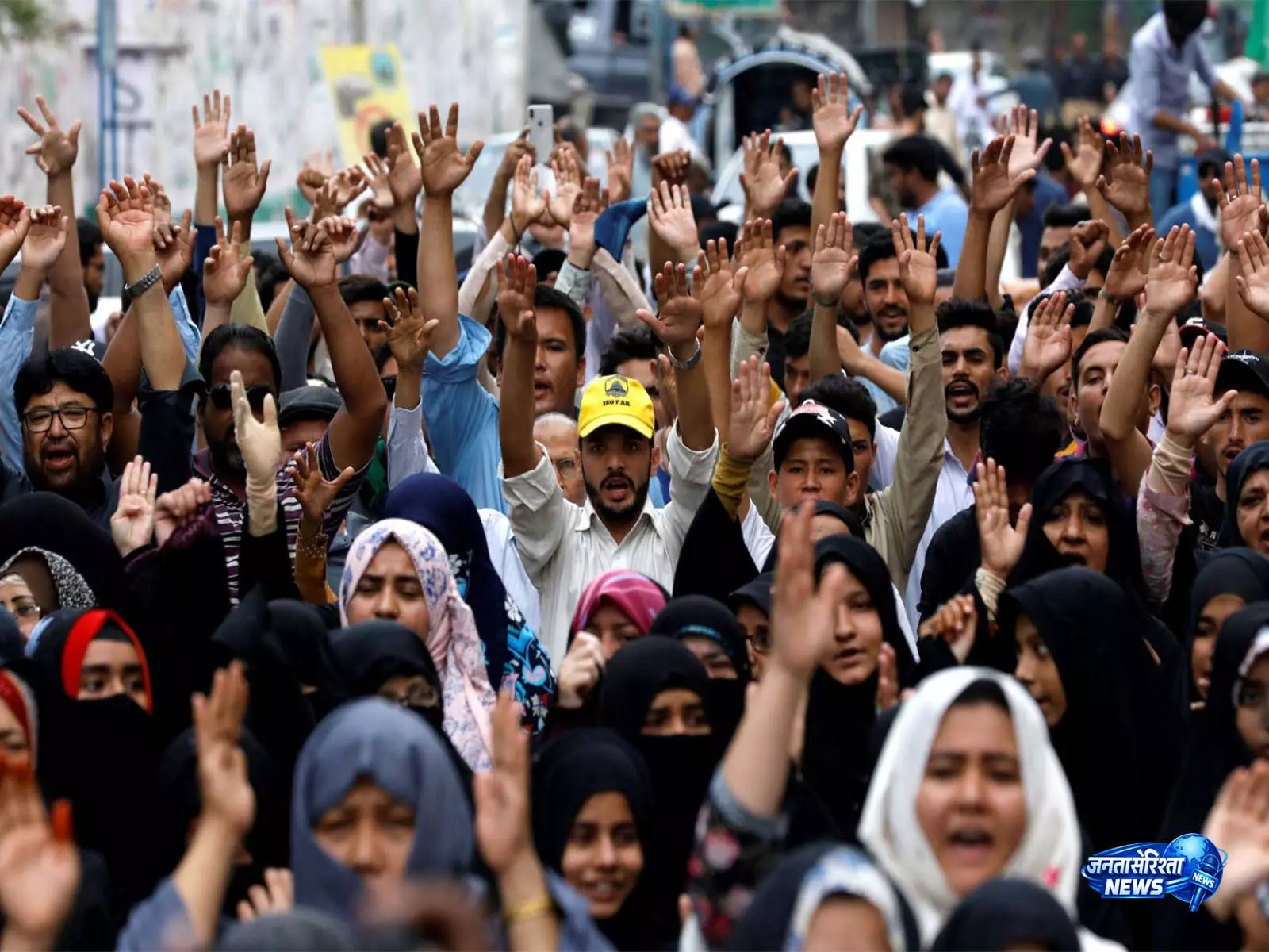 Pak systemic rot: कराची यूनिवर्सिटी के स्टाफ को बकाया पेमेंट न मिलने पर महीने भर की हड़ताल पर जाना पड़ा Pak systemic rot: कराची यूनिवर्सिटी के स्टाफ को बकाया पेमेंट न मिलने पर महीने भर की हड़ताल पर जाना पड़ा