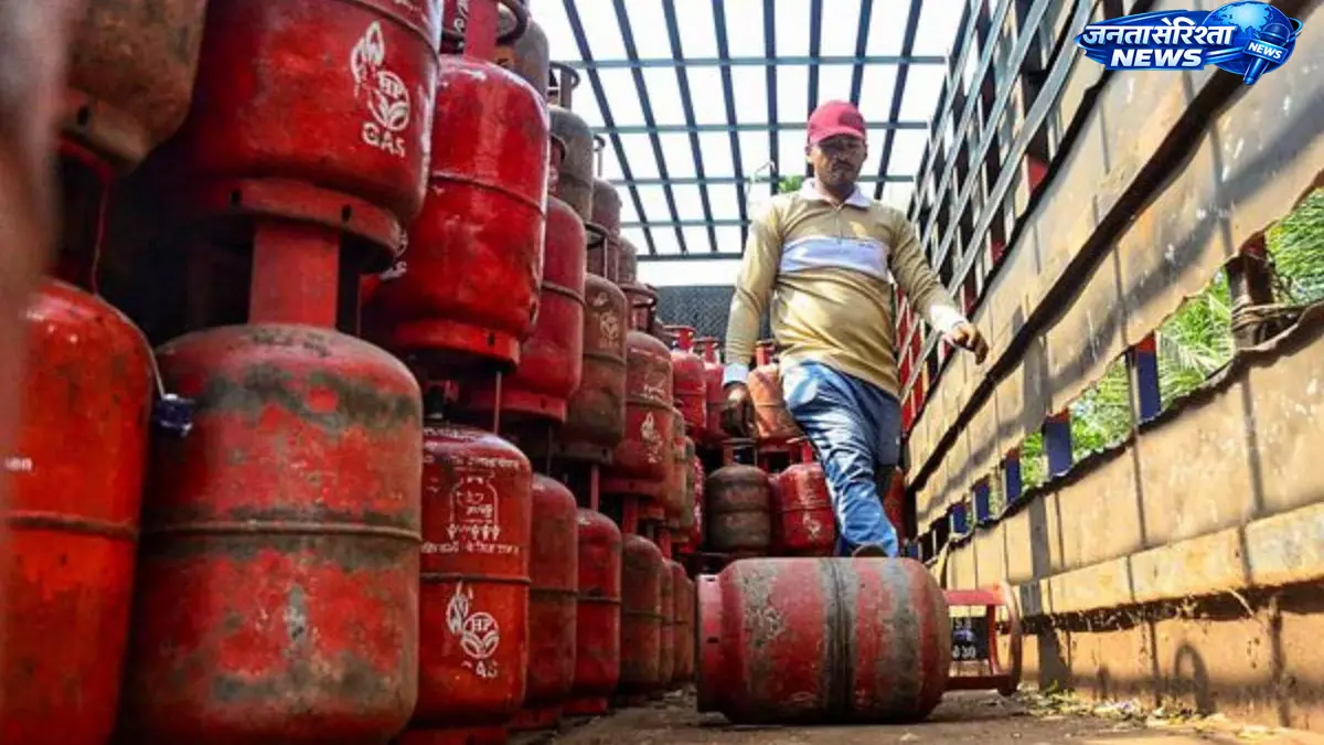 LPG और नेफ्था की मांग में भारी कमी, कुल खपत घटी LPG और नेफ्था की मांग में भारी कमी, कुल खपत घटी