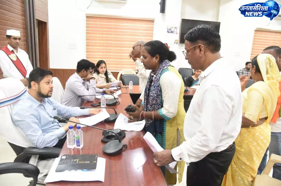 खुर्सीपार में अवैध गतिविधियों और अपराध पर कार्यवाही की मांग, क्षेत्रवासी पहुंचे जनदर्शन