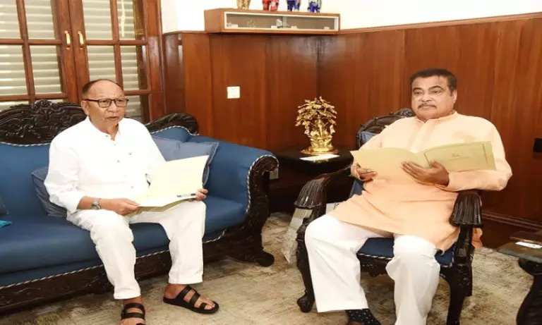 Manipur CM ने गडकरी से इंफाल एलिवेटेड हाईवे को मंजूरी देने की मांग की Manipur CM ने गडकरी से इंफाल एलिवेटेड हाईवे को मंजूरी देने की मांग की