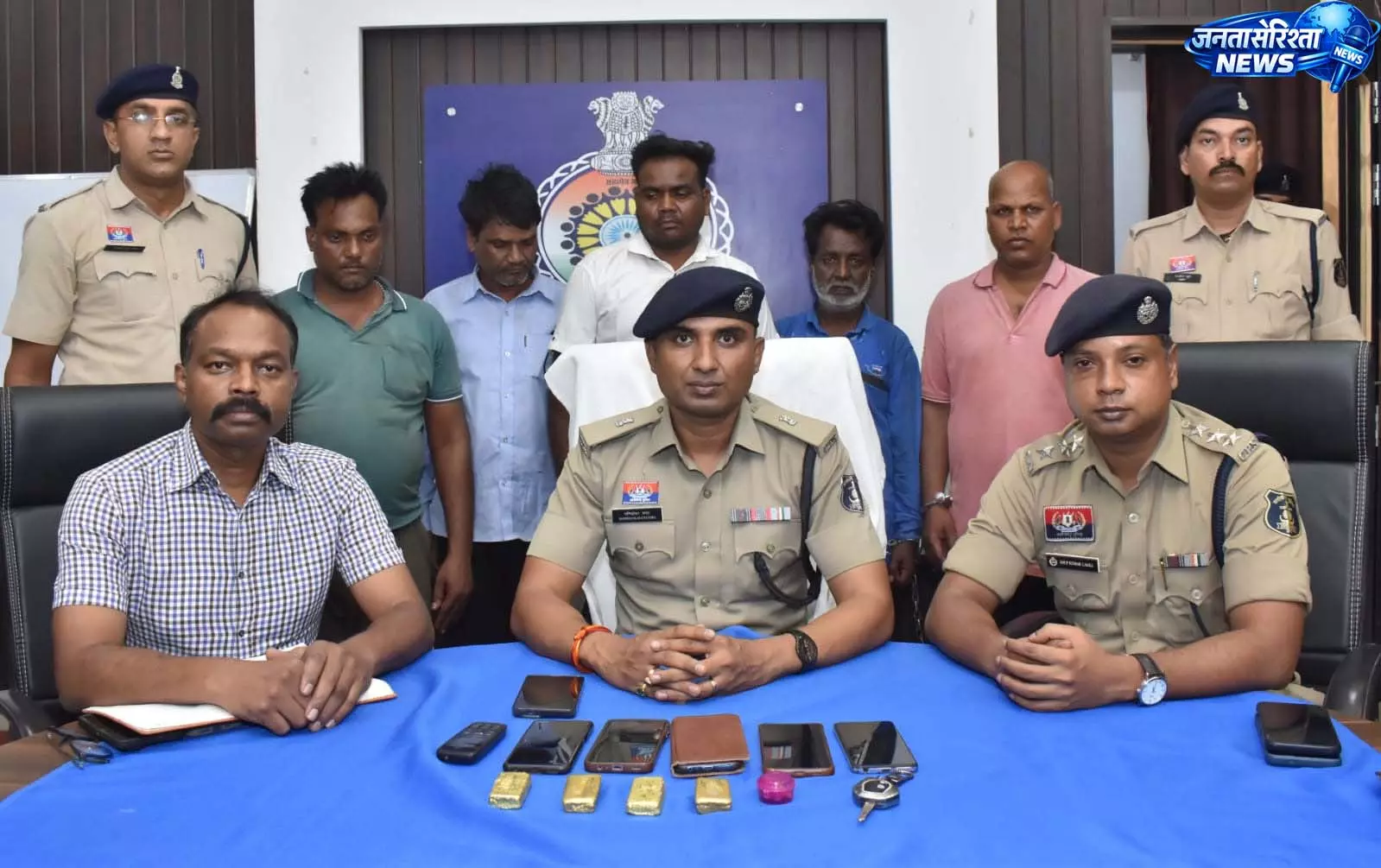 नकली सोने के बिस्किट बेचकर ठगी करने वाले अंतरजिला गिरोह का भंडाफोड़, 5 गिरफ्तार नकली सोने के बिस्किट बेचकर ठगी करने वाले अंतरजिला गिरोह का भंडाफोड़, 5 गिरफ्तार