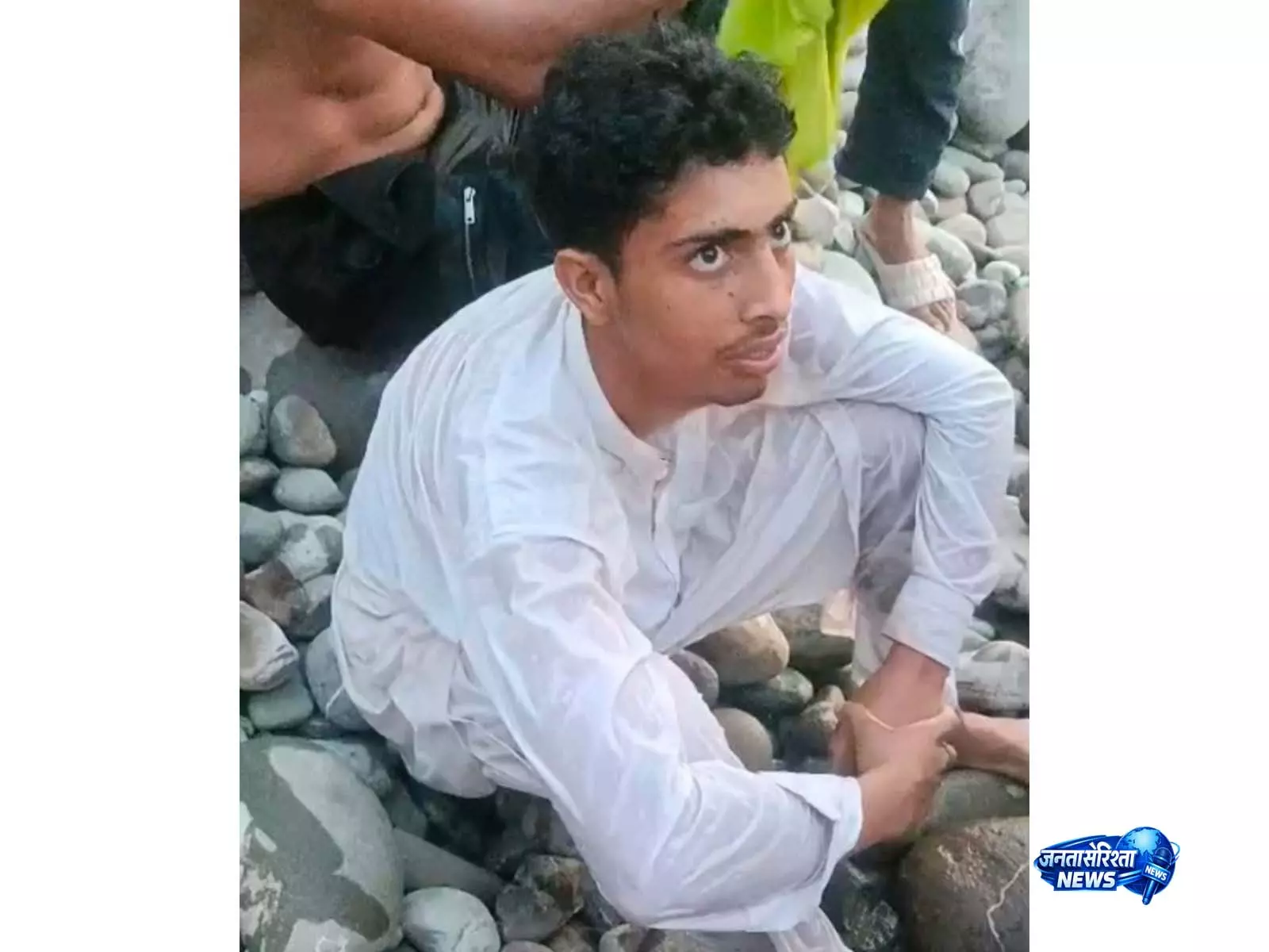 भारतीय सेना ने पुंछ में LoC के पास PoK के किशोर को हिरासत में लिया भारतीय सेना ने पुंछ में LoC के पास PoK के किशोर को हिरासत में लिया