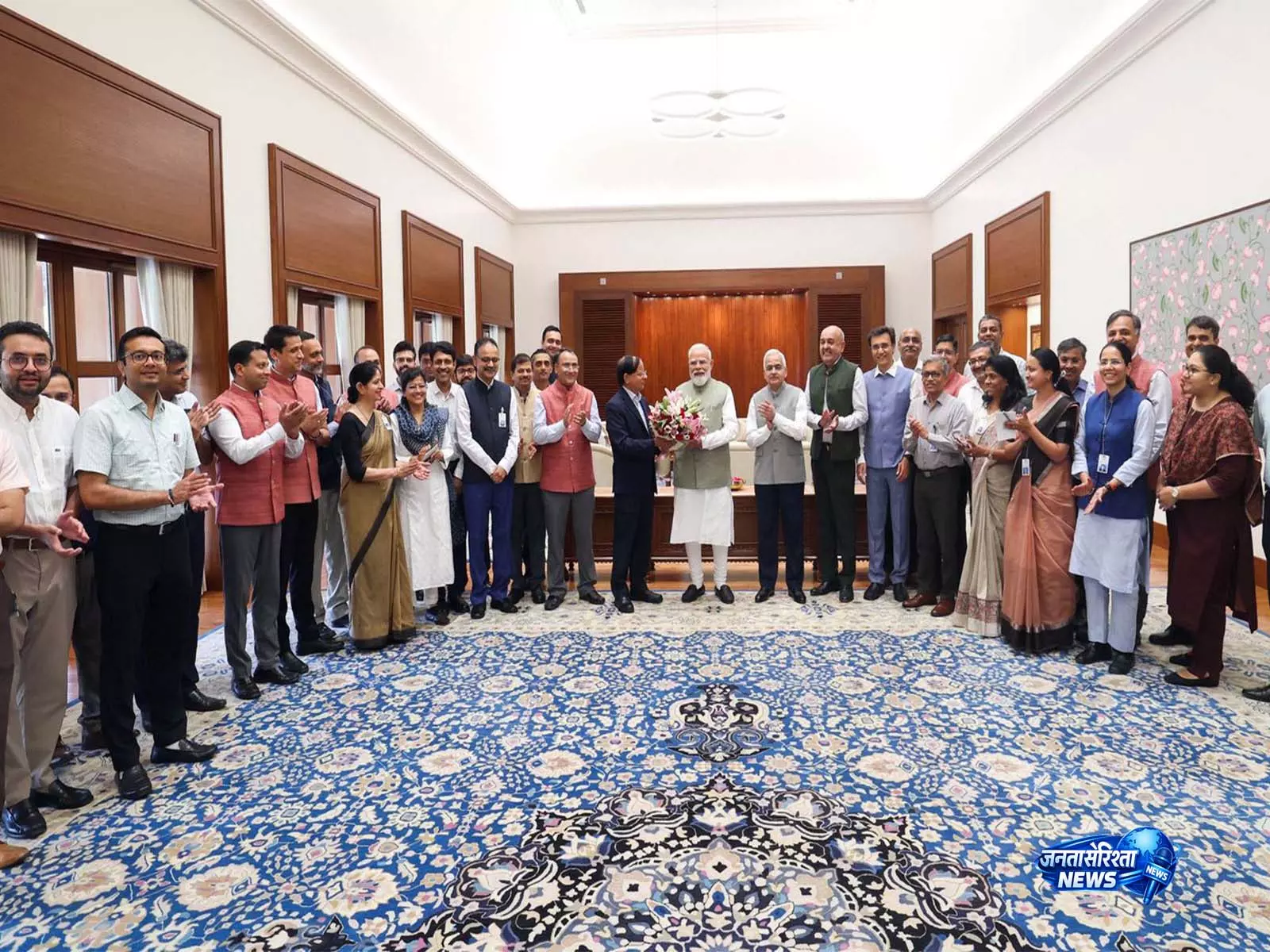PMO ने PM मोदी के ऐतिहासिक मील के पत्थर की सराहना की PMO ने PM मोदी के ऐतिहासिक मील के पत्थर की सराहना की
