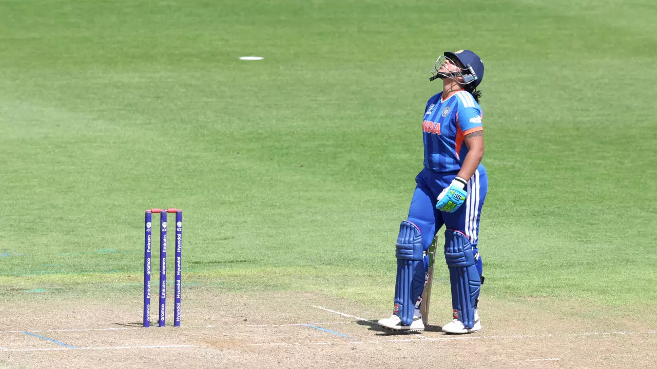 Women’s T20 WC: ऋचा की फिफ्टी बेकार, भारत वार्म-अप मैच इंग्लैंड से पांच रन से हारा Women’s T20 WC: ऋचा की फिफ्टी बेकार, भारत वार्म-अप मैच इंग्लैंड से पांच रन से हारा