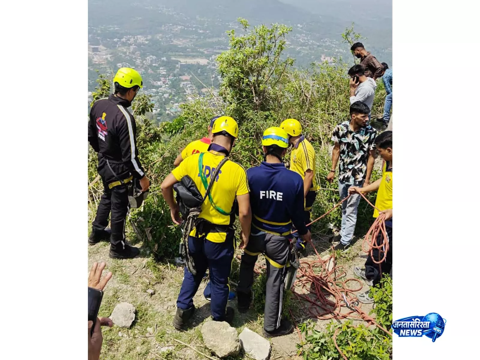 Mussoorie में कार खाई में गिरी, 4 लोगों की मौत Mussoorie में कार खाई में गिरी, 4 लोगों की मौत