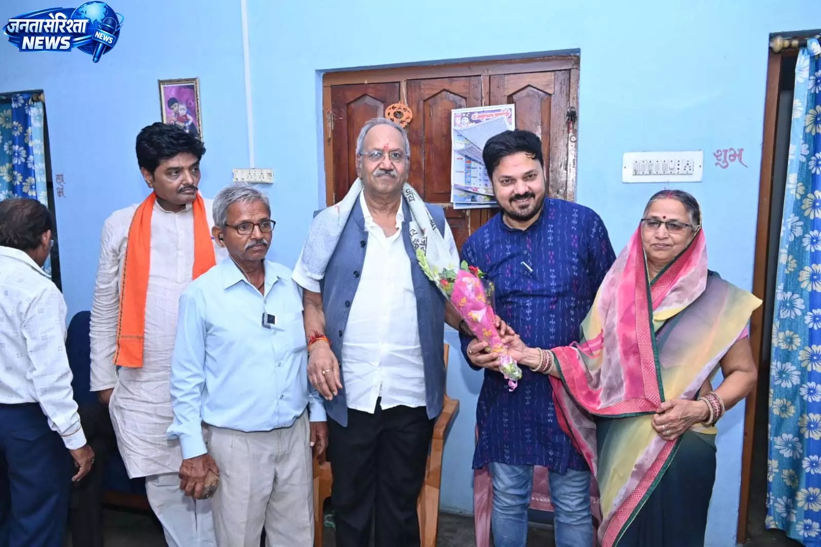घर-घर पहुंचे सांसद बृजमोहन अग्रवाल, ग्रामीणों के बीच किया रात्रि भोज घर-घर पहुंचे सांसद बृजमोहन अग्रवाल, ग्रामीणों के बीच किया रात्रि भोज