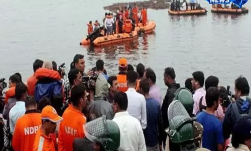 Maharashtra के बीड में नाव पलटने से 2 महिलाओं की मौत, कई यात्रियों के घायल होने की खबर