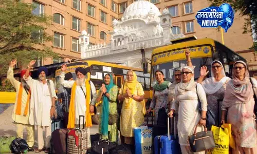 Amritsar अटारी बॉर्डर से 518 सिख श्रद्धालु पाकिस्तान रवाना, 78 रोके गए Amritsar अटारी बॉर्डर से 518 सिख श्रद्धालु पाकिस्तान रवाना, 78 रोके गए
