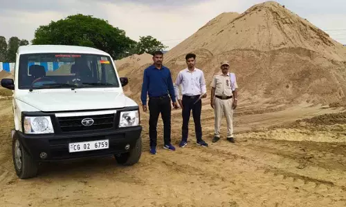 मिक्सर प्लांट संचालक को नोटिस जारी, रेत का अवैध भंडारण जब्त मिक्सर प्लांट संचालक को नोटिस जारी, रेत का अवैध भंडारण जब्त