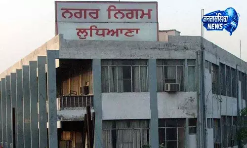 Ludhiana MC ऑफिस में SAD पार्षद और SE के बीच झड़प Ludhiana MC ऑफिस में SAD पार्षद और SE के बीच झड़प