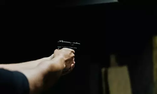 Bhadrak में पुलिस मुठभेड़: डकैती की योजना बना रहे अपराधी को लगी गोली, एक फरार Bhadrak में पुलिस मुठभेड़: डकैती की योजना बना रहे अपराधी को लगी गोली, एक फरार