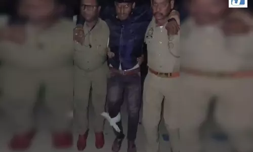 दो सगी बहनों से छेड़छाड़ के मामले में पुलिस की बड़ी कार्रवाई, मुठभेड़ के बाद आरोपी गिरफ्तार दो सगी बहनों से छेड़छाड़ के मामले में पुलिस की बड़ी कार्रवाई, मुठभेड़ के बाद आरोपी गिरफ्तार