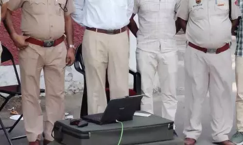 Karnal पत्थर फेंकने वालों और झपटमारों से ट्रेनों की सुरक्षा के लिए ड्रोन Karnal पत्थर फेंकने वालों और झपटमारों से ट्रेनों की सुरक्षा के लिए ड्रोन