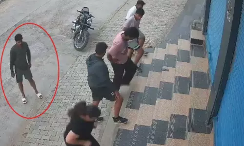 हत्या का LIVE वीडियो, जिम ट्रेनर को गोलियों से भून डाला हत्या का LIVE वीडियो, जिम ट्रेनर को गोलियों से भून डाला