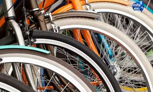 Sirsa में अधिकारी ने साइकिल से किया निरीक्षण दौरा