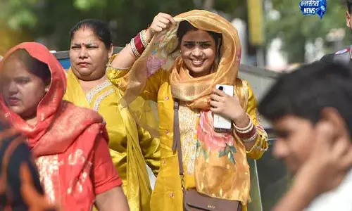 Delhi में 42.4°C तापमान, बिजली मांग महीने के उच्चतम स्तर पर Delhi में 42.4°C तापमान, बिजली मांग महीने के उच्चतम स्तर पर