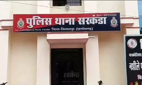 बड़ी मां को युवती ने किया लहूलुहान, क्रिकेट बैट से मारने का आरोप बड़ी मां को युवती ने किया लहूलुहान, क्रिकेट बैट से मारने का आरोप