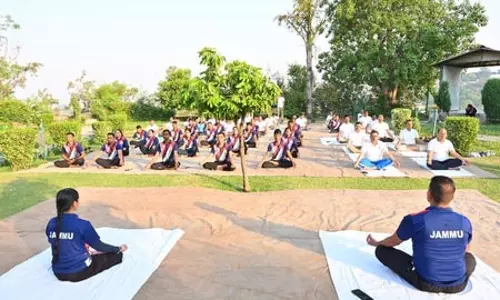 बीएसएफ जम्मू ने मनाया योग दिवस का पूर्वोत्सव, जवानों ने दिखाया उत्साह बीएसएफ जम्मू ने मनाया योग दिवस का पूर्वोत्सव, जवानों ने दिखाया उत्साह