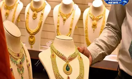 लगातार गिरते सोने के दाम, बाजार में चिंता बढ़ी लगातार गिरते सोने के दाम, बाजार में चिंता बढ़ी