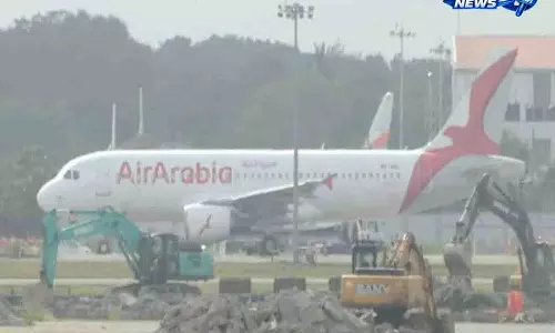 Kerala: एयर अरेबिया विमान बर्ड स्ट्राइक के बाद तिरुवनंतपुरम लौटा Kerala: एयर अरेबिया विमान बर्ड स्ट्राइक के बाद तिरुवनंतपुरम लौटा
