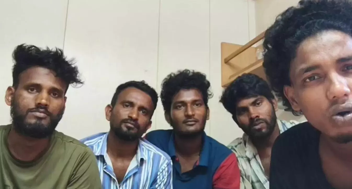 Andhra: उत्तरी आंध्र के 4 निवासी ईरान के बंदर अब्बास के पास फंसे Andhra: उत्तरी आंध्र के 4 निवासी ईरान के बंदर अब्बास के पास फंसे