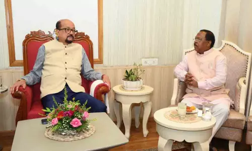 राज्यपाल डेका से कृषि मंत्री नेताम ने की भेंट राज्यपाल डेका से कृषि मंत्री नेताम ने की भेंट