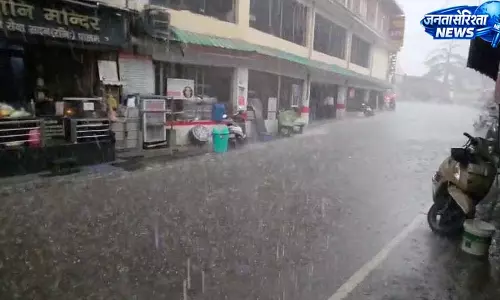 दिन में ही छा गया अंधेरा, बारिश के साथ गिरे ओलों ने गर्मी से दिलाई राहत