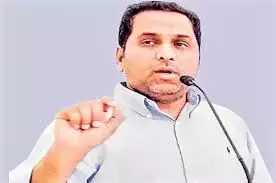 AP शराब घोटाला: ED ने हैदराबाद में मुख्य आरोपी राज केसीरेड्डी को गिरफ़्तार किया AP शराब घोटाला: ED ने हैदराबाद में मुख्य आरोपी राज केसीरेड्डी को गिरफ़्तार किया