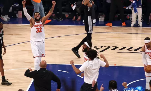 New York Knicks ने फ़ाइनल में ऐतिहासिक वापसी करते हुए गेम 4 में सैन एंटोनियो स्पर्स को 107-106 से हराया