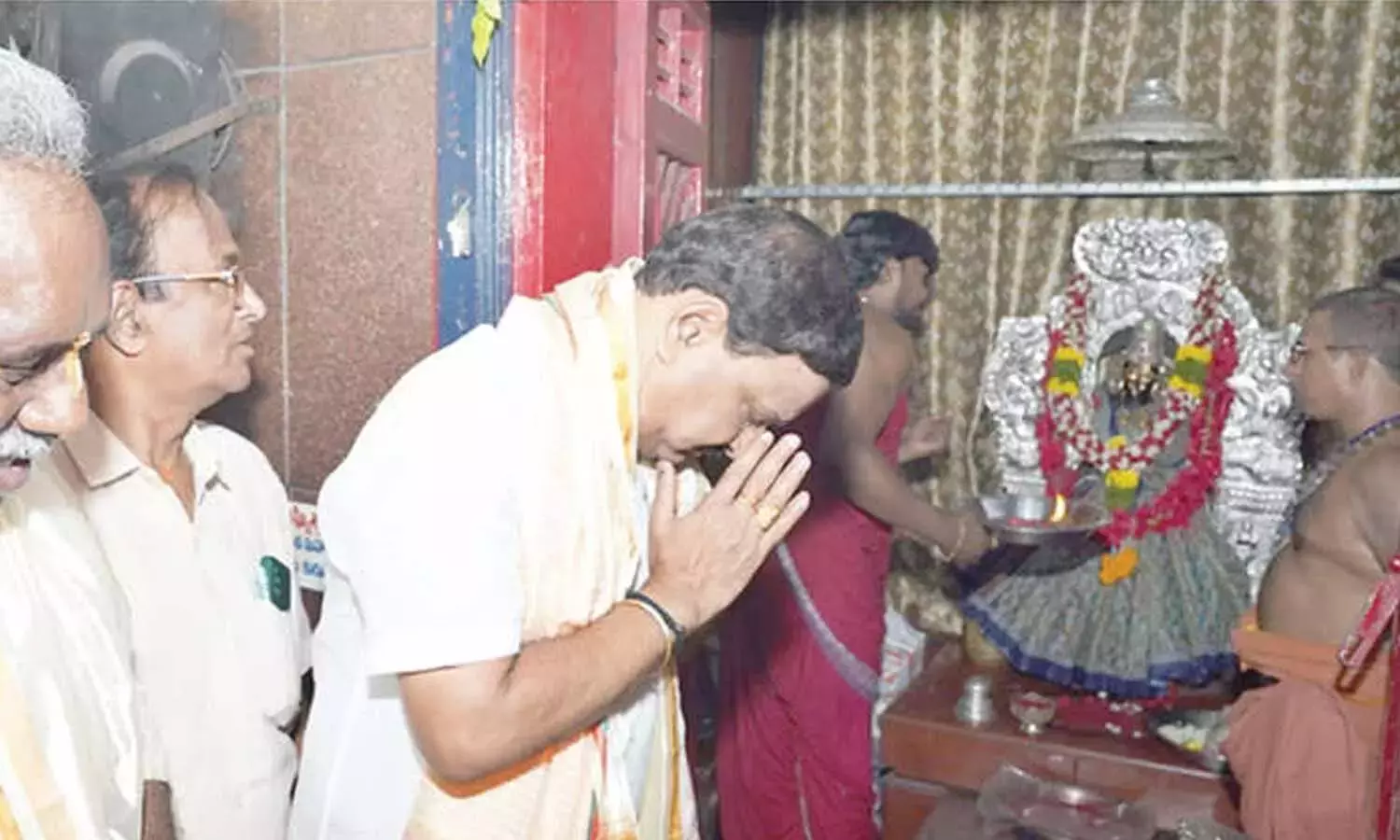 Andhra: केंद्रीय मंत्री वर्मा ने सोमेश्वर स्वामी मंदिर का दौरा किया Andhra: केंद्रीय मंत्री वर्मा ने सोमेश्वर स्वामी मंदिर का दौरा किया