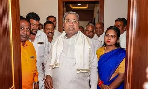 सिद्धारमैया ने CM पद छोड़ने से पहले कुरुबा समुदाय को दिया बड़ा तोहफ़ा, ₹71.85 करोड़ फंड जारी सिद्धारमैया ने CM पद छोड़ने से पहले कुरुबा समुदाय को दिया बड़ा तोहफ़ा, ₹71.85 करोड़ फंड जारी