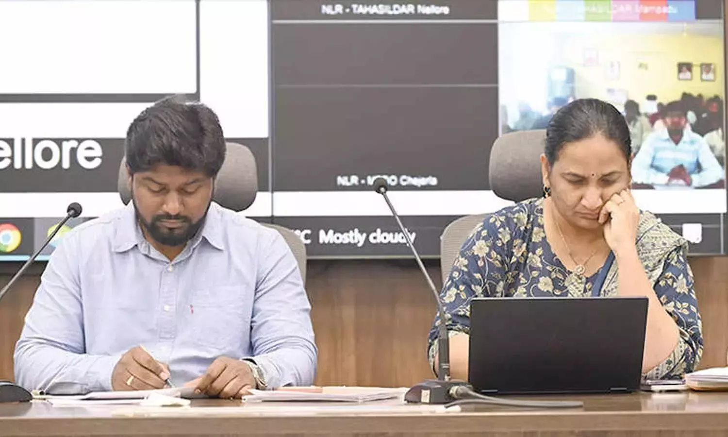 Andhra: वोटर लिस्ट की जांच करते समय पारदर्शिता बरतें Andhra: वोटर लिस्ट की जांच करते समय पारदर्शिता बरतें